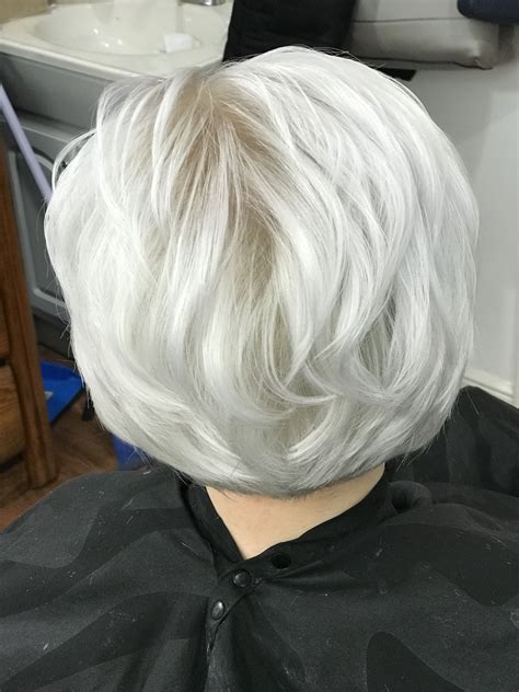 Silver hair | Silver white hair, Silver hair, White silver ...