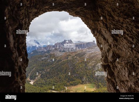 Die Lagazuoi Tunnel Der Erste Weltkrieg Die Dolomiten Stockfotografie