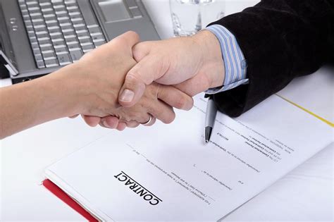 Kontrak kerja ini adalah semacam perjanjian kesepakatan antara karyawan dengan pihak instansi tempatnya bekerja. Contoh Surat Perjanjian Karyawan dan Perusahaan ...
