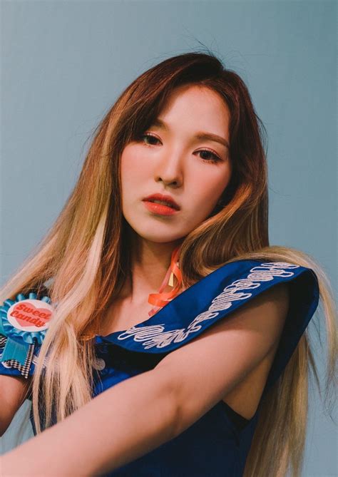 Obsessed with the chant of red velvet throughout the song. WENDY - THE RED SUMMER DIGITAL BOOKLET | Wendy red velvet ...
