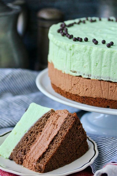 My chocolate raspberry mousse cake was one of the very first recipes i shared on this blog, and it has been one of my most popular posts. Chocolate Mint Mousse Cake | Recipe | Mint chocolate cake ...