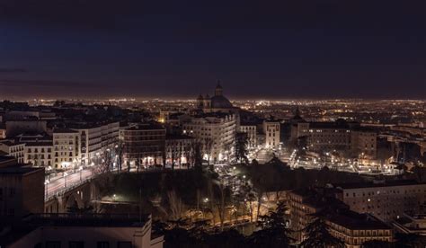 Coprifuoco dalle ore 22 in arrivo? "Coprifuoco" in Italia e "toque de queda" in Spagna, ecco l'origine di questi due termini - El ...
