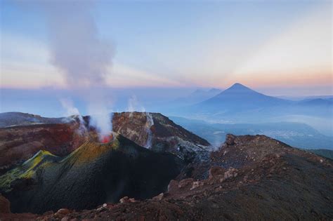 Pacaya Volcano And Mackenney Crater Guatemala Volcanes Pacaya Tierra