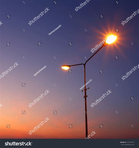 Street Light Against Twilight Background Foto De Stock 137181473