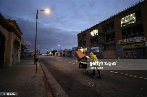 Homelessness In Los Angeles Photos And Premium High Res Pictures