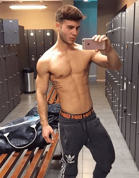 underwear selfies gym locker room edition garÇon