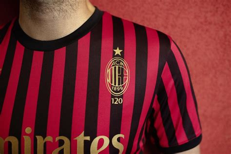 Precio bajo y de la mejor calidad. El AC Milan y Puma lanzan una camiseta para celebrar el ...