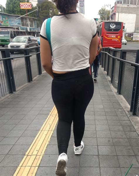 Sexi Mujer Marcando Tanga Pantalones Entallados Mujeres Bellas En La
