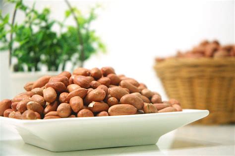 Top 5 Benefits Of Eating Peanuts Everyday Eat Yummy Raw Peanuts