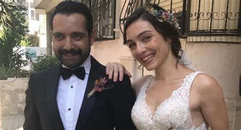 Oyuncu merve dizdar, 2018 yılında evlendiği meslektaşı gürhan altundaşar ile boşanma kararını aldıklarını instagram hesabından yaptığı açıklama ile doğruladı. A história do casamento de Merve Dizdar