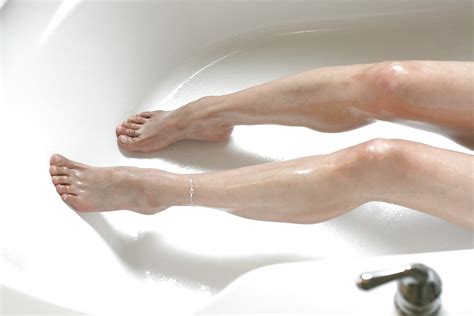 Sexy Oiled Legs Feet And Soles With Anklet And Toering Pics Xhamster