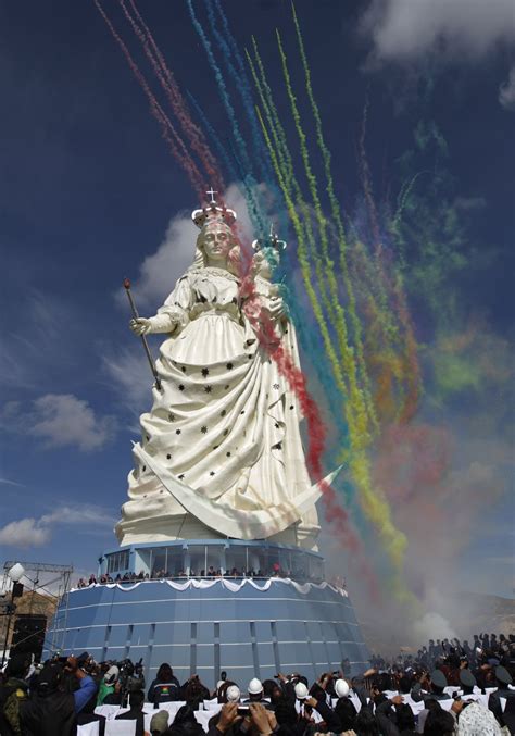 Estatua Gigante De La Virgen María Oruro Bolivia