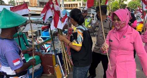 Jelang Hut Ri Ke Ibu Bhayangkari Ormas Gmbi Bagikan Bendera Merah