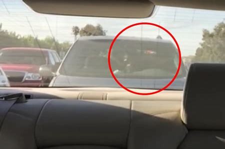 Unbelievable Couple Caught Having Public S X In Middle Of Traffic Jam