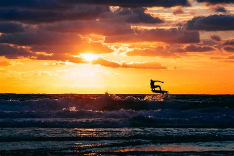 Sunset Surfing Juzaphoto
