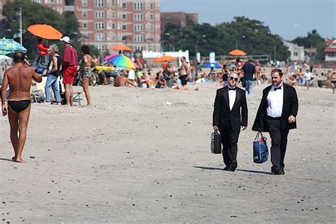 Improv Everywheres 4th Annual Black Tie Beach Party In New York City