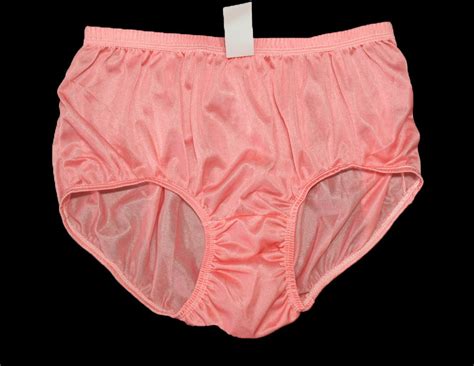 Nwt Vintage Style Briefs Nylon Panties Women S Hip 40 42 Scarlet Colors Soft Panty