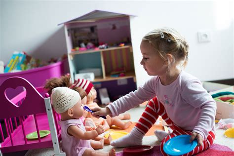 Sie ist fix und fertig weil rose. Warum Puppen für Kinder so wichtig sind - Ellis