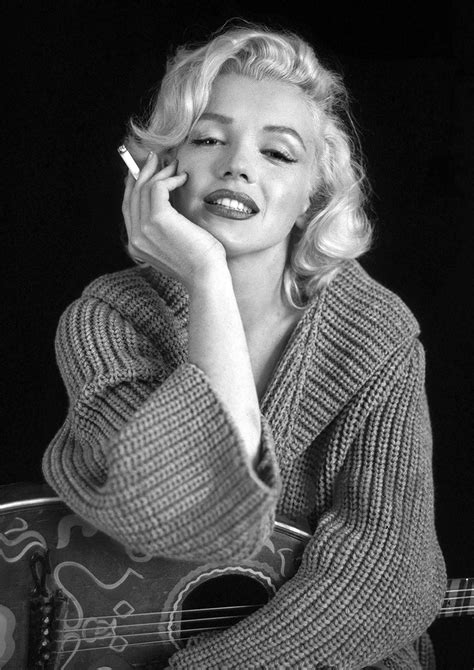 Marilyn Monroe Smoking Wallpapers Bigbeamng