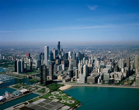 Aerial View of Downtown Chicago, Illinois, between 1980 and 2006 | IDCA