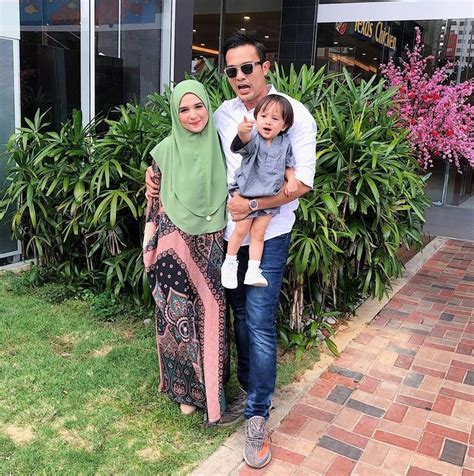 List download lagu mp3 30 pesanan suara (7:29 min), last update apr 2021. Biodata Saharul Ridzwan, Pelakon Drama 30 Pesanan Suara ...