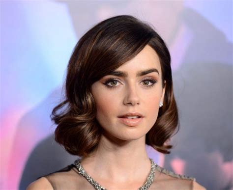 Lily Collins Curled Bob Weddingmakeup Bob Hairstyles Vintage Hairstyles Retro Hairstyles