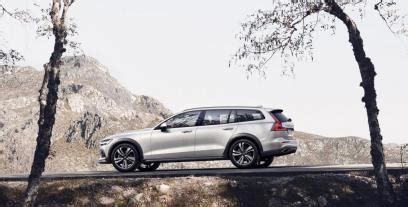 Our mild hybrids save fuel and reduce tailpipe emissions by recovering energy from the brakes and storing it in a 48v battery. Nowe Volvo V60 II Cross Country 2.0 B5 Benzynowy Mild ...