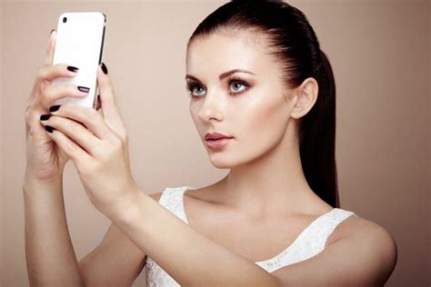 7 Makeup Tips And Hacks To Fake High Cheekbones