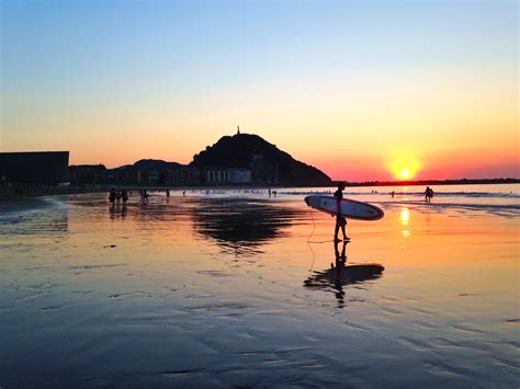 Spanischer spezialist mehr als 7.5 millionen kunden Sunset en la playa de la Zurriola | Best surfing spots ...