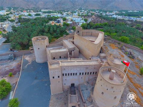 الأخلاق الحسنة أحد مقومات شخصية المسلم فــ(الإنسان جسد وروح، ظاهر وباطن، والأخلاق الإسلامية تمثل صورة الإنسان الباطنة، والتي محلُّها القلب. طقس عُمان on Twitter: "#شاهد اليوم : صور من محافظة جنوب الباطنة - ولاية الرستاق ( قلعة الرستاق ...