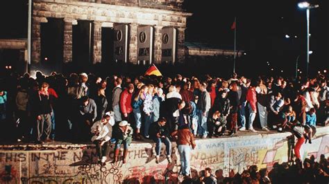 The Rise And Accidental Fall Of The Berlin Wall Hub