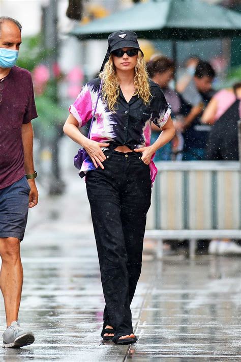 Elsa Hosk And Tom Daly Get Caught In A Brief Sunshower In New York City