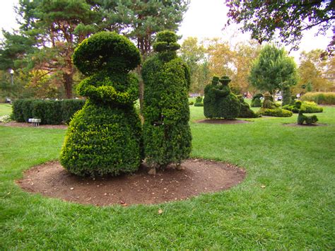 A straight line distance (or as the crow flies. Topiary Park, Columbus Ohio | Not far from Hot Times is ...