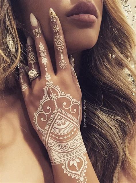 Tatouage Henné Blanc Motifs Splendides Henna Tattoo Hand Henna Tattoo