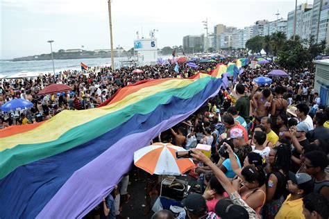 The internet's most inclusive address. Parada do orgulho LGBT reúne milhares em Copacabana | VEJA