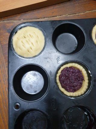 Fate scaldare il latte a fuoco basso con la bacca di vaniglia aperta. BOCCONOTTI ABRUZZESI ricetta originale | ricetta ...
