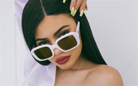 Download Wallpapers 4k Kylie Jenner 2017 Portrait Beauty Hollywood