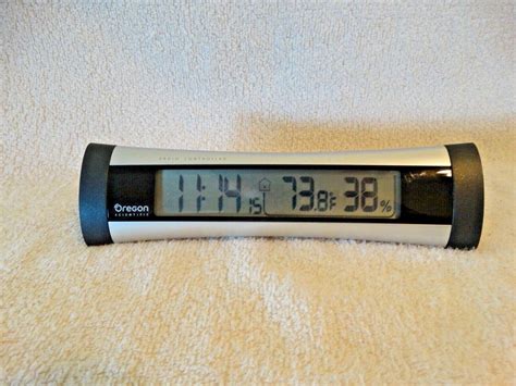 Oregon Scientific Wireless Thermo Hygro Atomic Clock With Batts Ebay