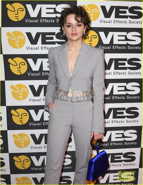 Joey King Suits Up For Visual Effects Society Awards Photo Photos Just Jared