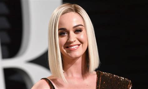 Pop singer katy perry and her fiancé, orlando bloom, announced in march that they're expecting their first child together. Katy Perry's blue-eyed baby daughter Daisy is adorable and ...