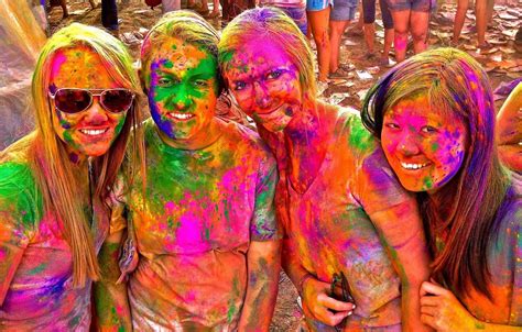 Holi is considered to be the second biggest festival of hindus after diwali. Holi Celebration in India 2020 - Festivals of Colours