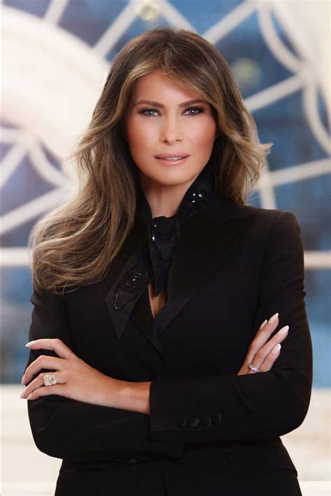 Melania Trump Wears Dolce And Gabbana For Official Portrait The New