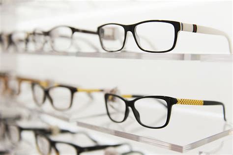 eye doctor and test optometrist and eye test laurier optical