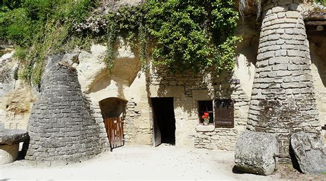 Troglodyte Caves Loire Valley And Dordorgne Leshuttle