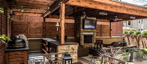Is this a flat roof garage? Heavenly Garage Roof Deck - Chicago Roof Deck + Garden