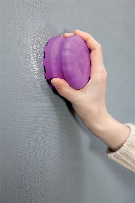 Bonjour madame, il n'y a pas de meilleur outil que ceux qui existent déjà sur le marché. Décoller du papier peint : les outils malins | DIY Family