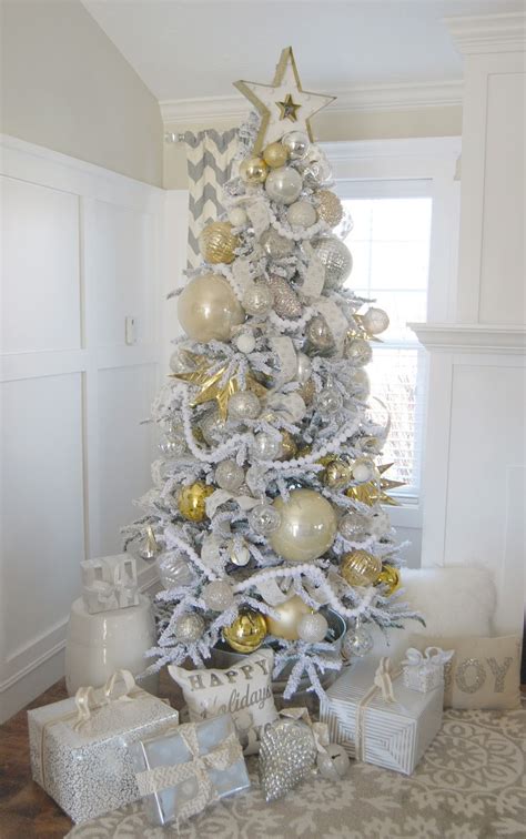 In this video i am showing you how i decorated my tree this year with a white and gold theme. Home By Heidi: Silver and Gold Christmas Tree
