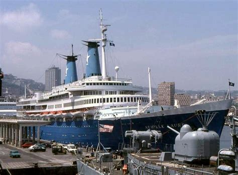 Construída entre 1939 e 1947 como ms willem ruys , um navio de passageiros do rotterdamsche lloyd, ela foi sequestrada por membros da frente de libertação da palestina em 1985. Achille-Lauro-Naples-89.jpg (850×627) | Schepen ...