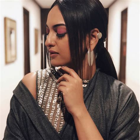 Sonakshi Sinha Hairstyles Makeup Bollywood Celebrities Vogue India