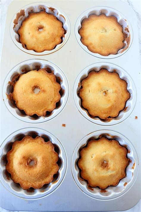 A perfect addition to your potluck or summer party! Mini Lemon Bundt Cakes, Mini Lemon Bundtlette, how to make ...
